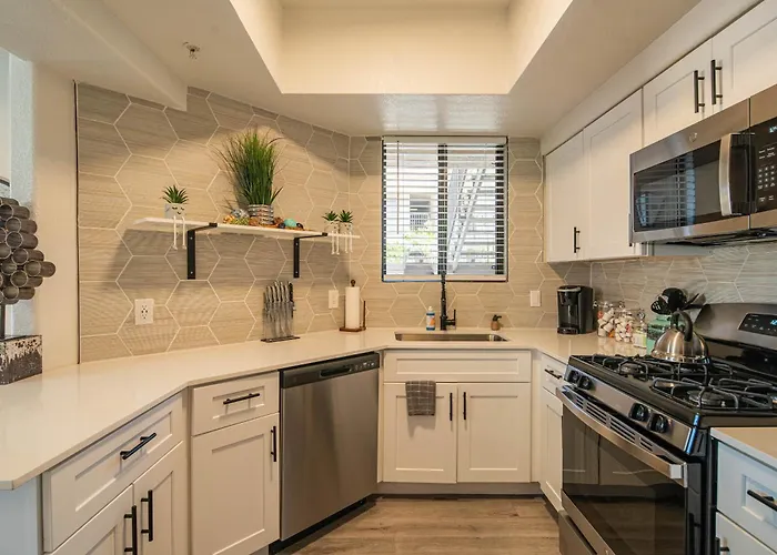 Sunny Stay Near Asu Pool, Gym & Hot Tub Apartment