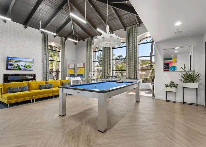 Sunny Stay Near Asu Pool, Gym & Hot Tub Apartment